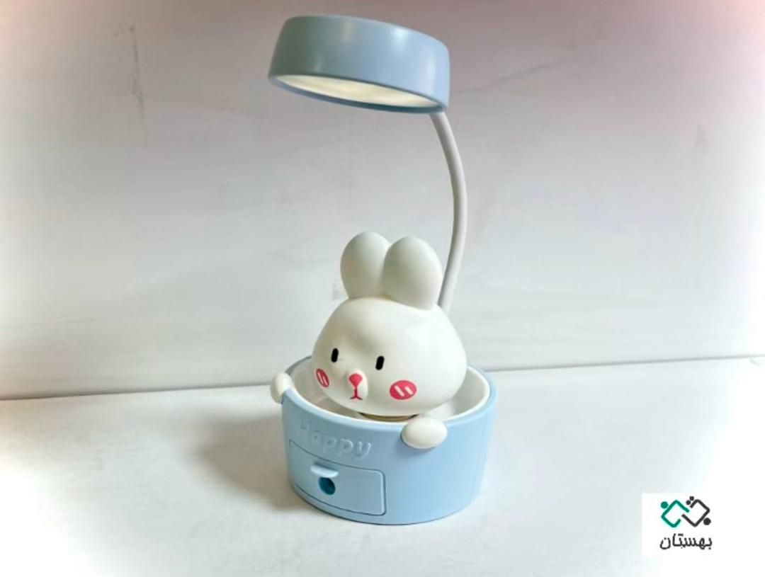 تصویر از چراغ مطالعه آبی